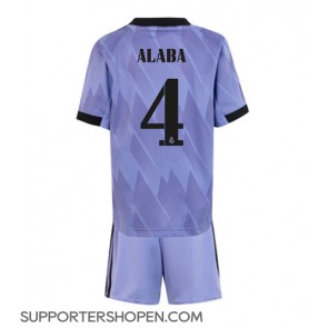 Real Madrid David Alaba #4 Bortatröja Barn 2022-23 Kortärmad (+ korta byxor)